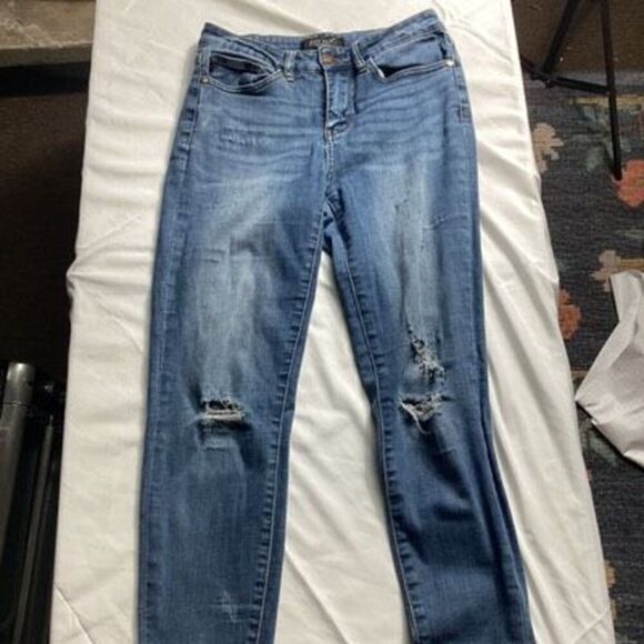 Judy Blue Women’s Mid Rise Tummy Control Destroyed Jeans Sz 28 - Picture 4 of 11